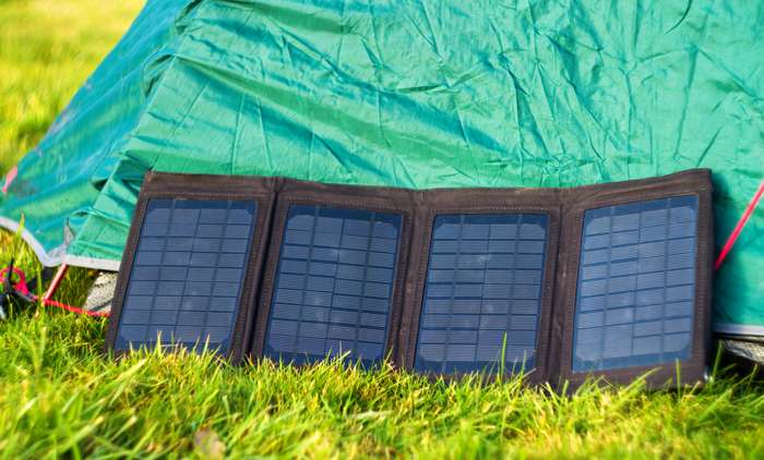 Das faltbare Solarsystem Smartflex von Kopp bietet jedem Interessenten die Möglichkeit, schnell in die Produktion von Solarenergie einzusteigen.  (Foto: Adobe Stock-Milosz Maslanka)