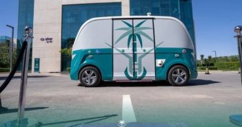 Dhahaina: Erfolgreicher Testlauf: Saudi-Arabien präsentiert seinen ersten autonomen Shuttle-Bus Dhahaina: Erstes autonomes Shuttle Saudi-Arabiens erfolgreich (Foto: NAVYA)
