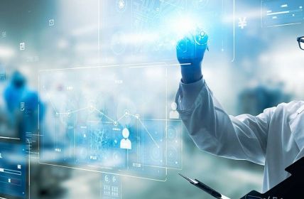Einblick in die Arbeit der Biotech-Unternehmen im MABP (Foto: AdobeStock 643488566 metamorworks)