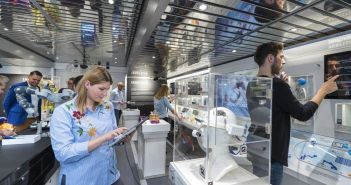InnoTruck: Junge Menschen für Technik begeistern und Zukunftsperspektiven aufzeigen InnoTruck: Ausstellung zeigt Zukunftsfelder und berufliche Perspektiven in (Foto: BMBF-Initiative InnoTruck. FLAD & FLAD Communication GmbH)