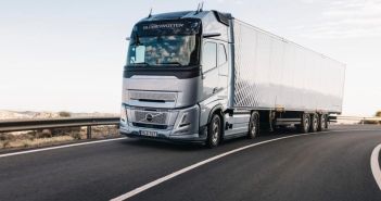 Volvo Trucks revolutioniert den Transportsektor mit 100% (Foto: Volvo Group Trucks Central Europe GmbH)