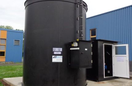 Alltech Verdünnungsstation für Natronlauge optimiert effiziente pH-Regulierung und (Foto: Alltech Dosieranlagen GmbH)