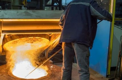 Die Eisengießerei Schultz modernisiert Schmelztechnik mit energieeffizientem Induktions-Tiegelofen (Foto: Eisengießerei Theodor Schultz GmbH & Co. KG)