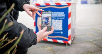 Neuer Stadtwürfel mit QR-Code informiert über Wulsdorfer Mitte (Foto: Magistratspressestelle. Arnd Hartmann)